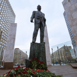 Опалубка для строительства памятника Примакову в Москве